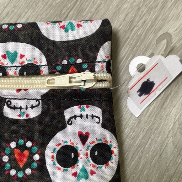 Small zip - Picture 2 of 3